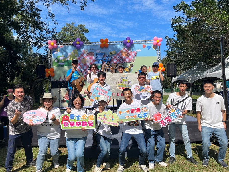 在地團體為現場帶來活躍且悠揚的舞蹈及音樂演出-增添野餐歡樂氣氛